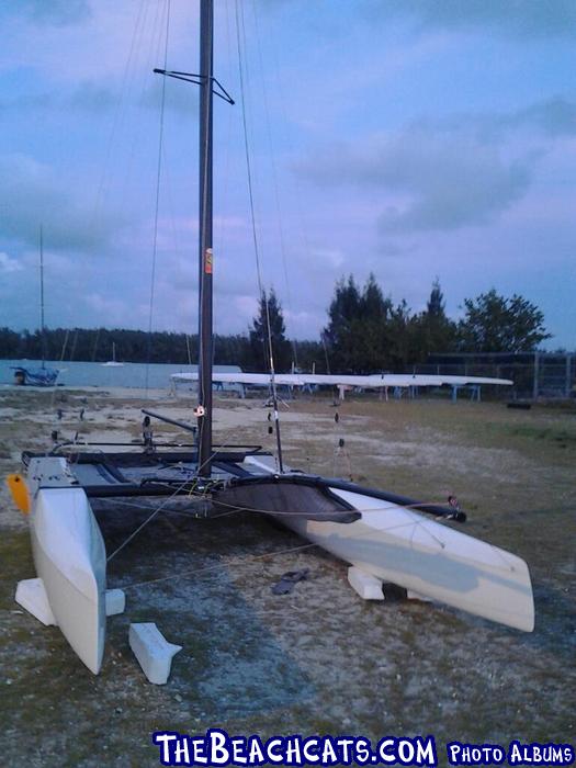 nacra-17-usa-1-on-beach-2