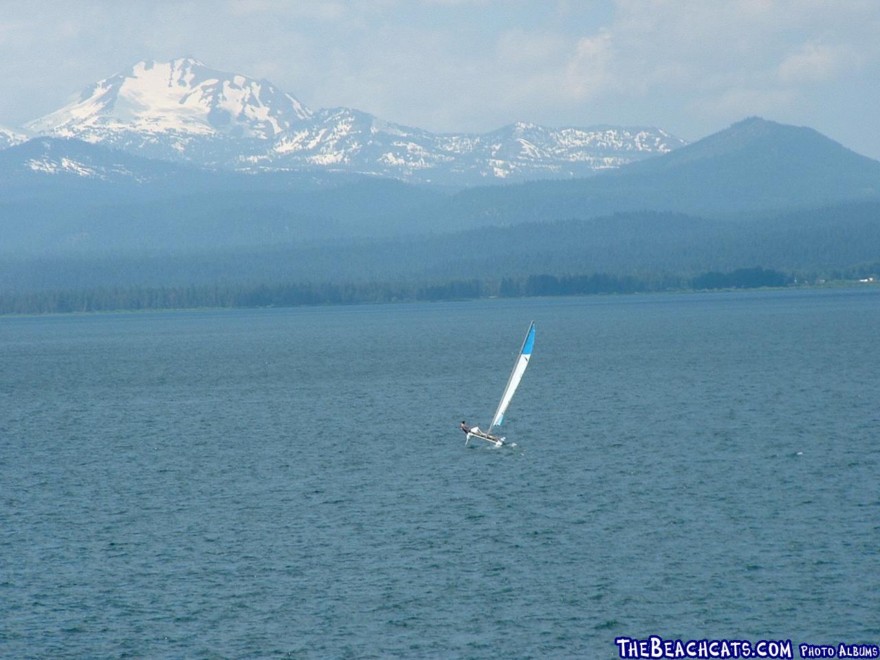 Dart 18- Gordy Simpson solo on Lake Almanor, CA