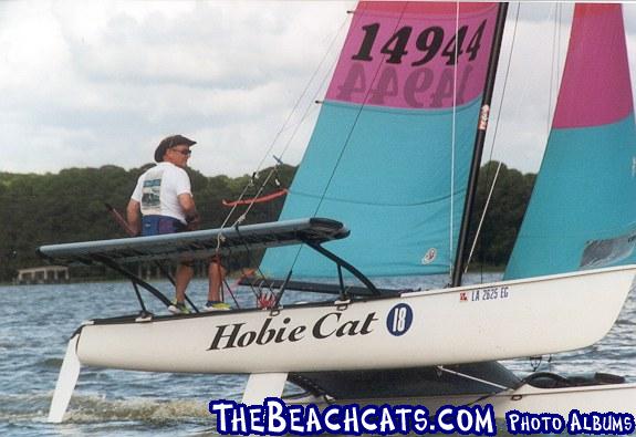 PAULs HOBIE 18M FLYING A HULL