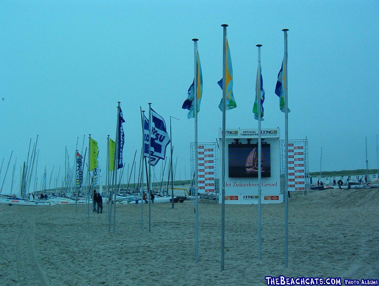 The video-wall allowed the public to follow the races live from the beach.