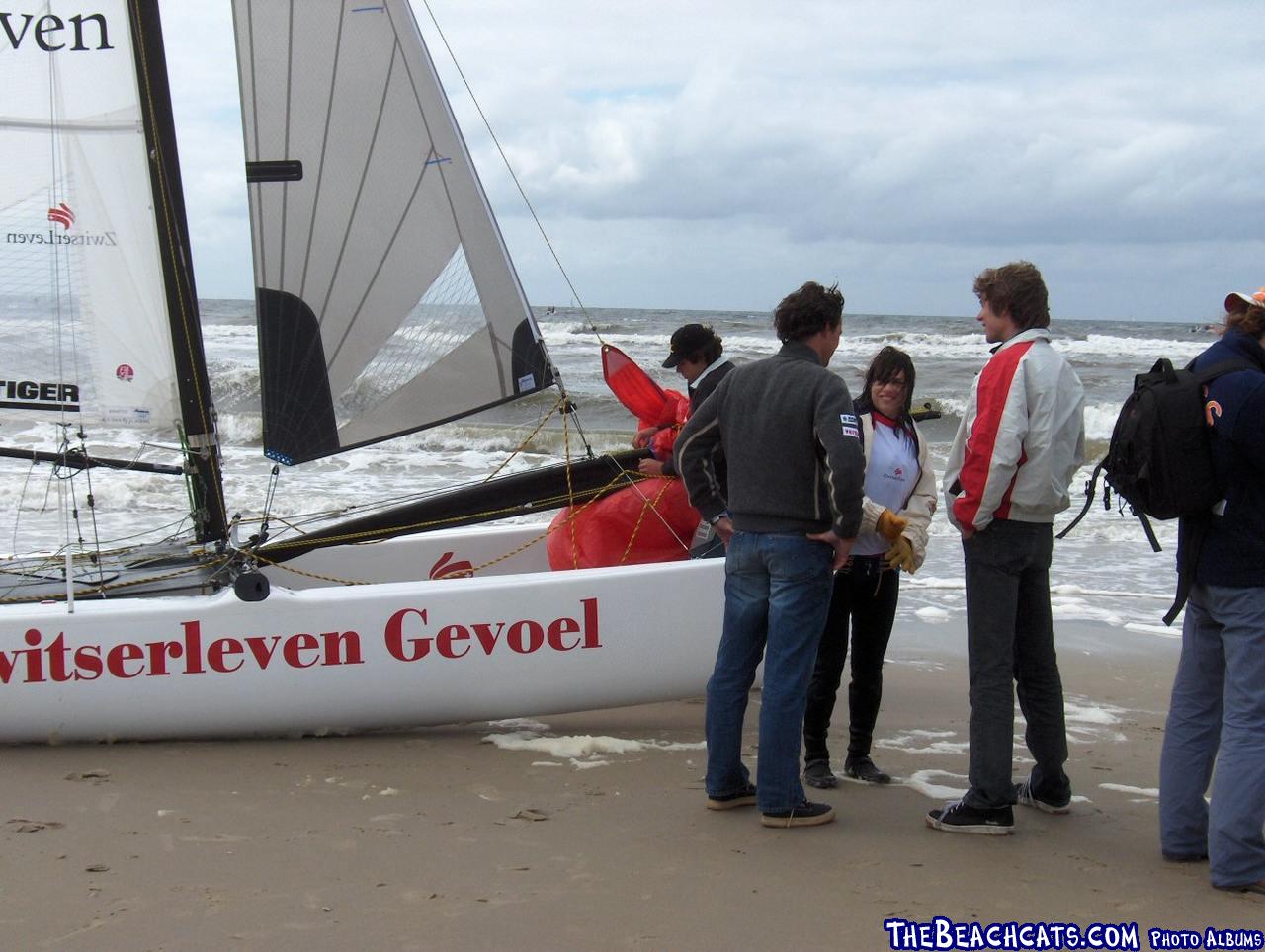 Mitch Booth back on shore after the Pro-Am race with their VIP, singer Ellen ten Damme.