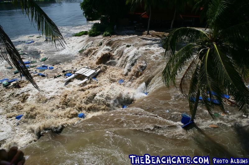 Another Tsunami situation Hobie16 in Thailand