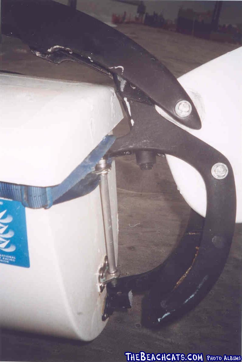 05 BROKEN LOWER RUDDER CASTING