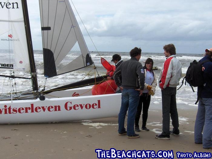 Mitch Booth back on shore after the Pro-Am race with their VIP, singer Ellen ten Damme.